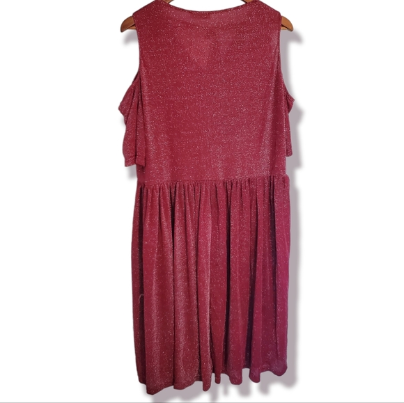 NWT Shimmery Burgundy Cold Shoulder Flowy Knee Length Dress Size XXL - Picture 2 of 6